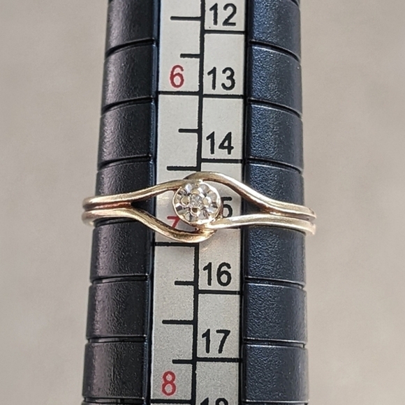 Antique 10K solid gold diamond ring - Picture 11 of 12